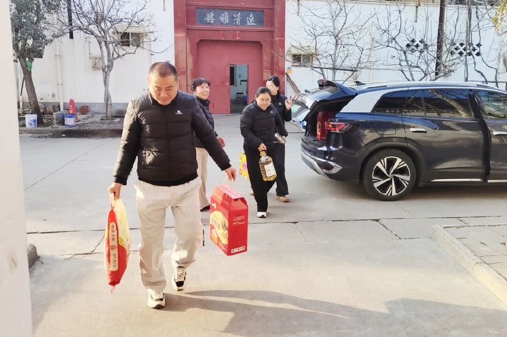 【岁末送暖 情系桑榆】河南兄弟材料公司工会看望慰问退休员工